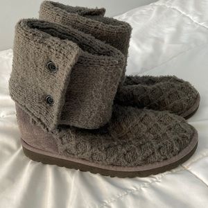 grey knit uggs